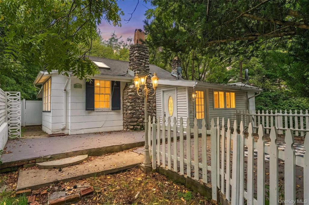 4 Hillside Trail, Monroe