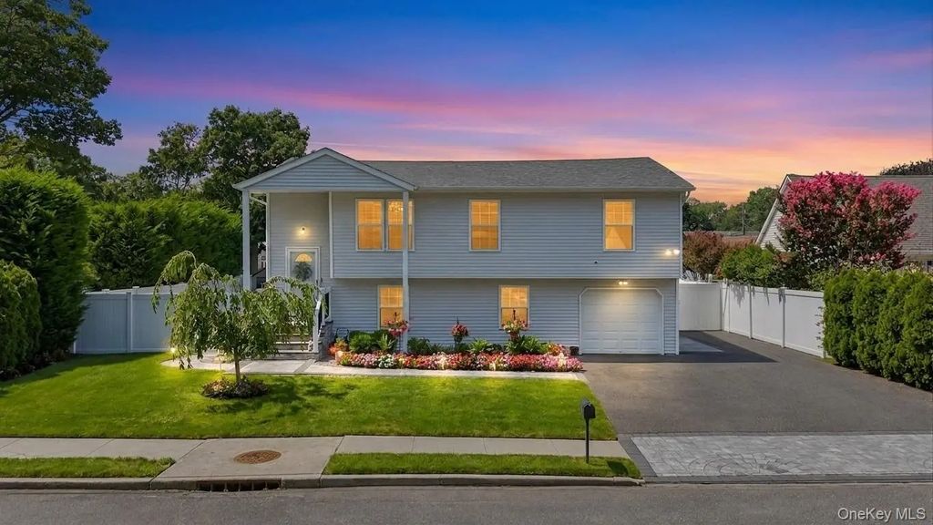 42 Audubon Avenue, Holbrook