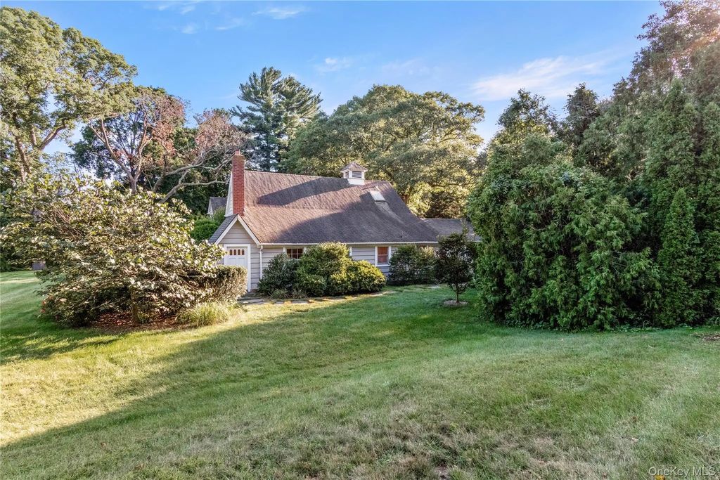 953 Ripley Lane, Oyster Bay