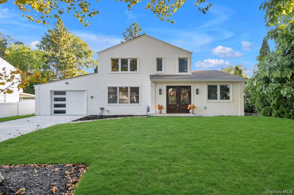 66 Peachtree Lane, Roslyn Heights
