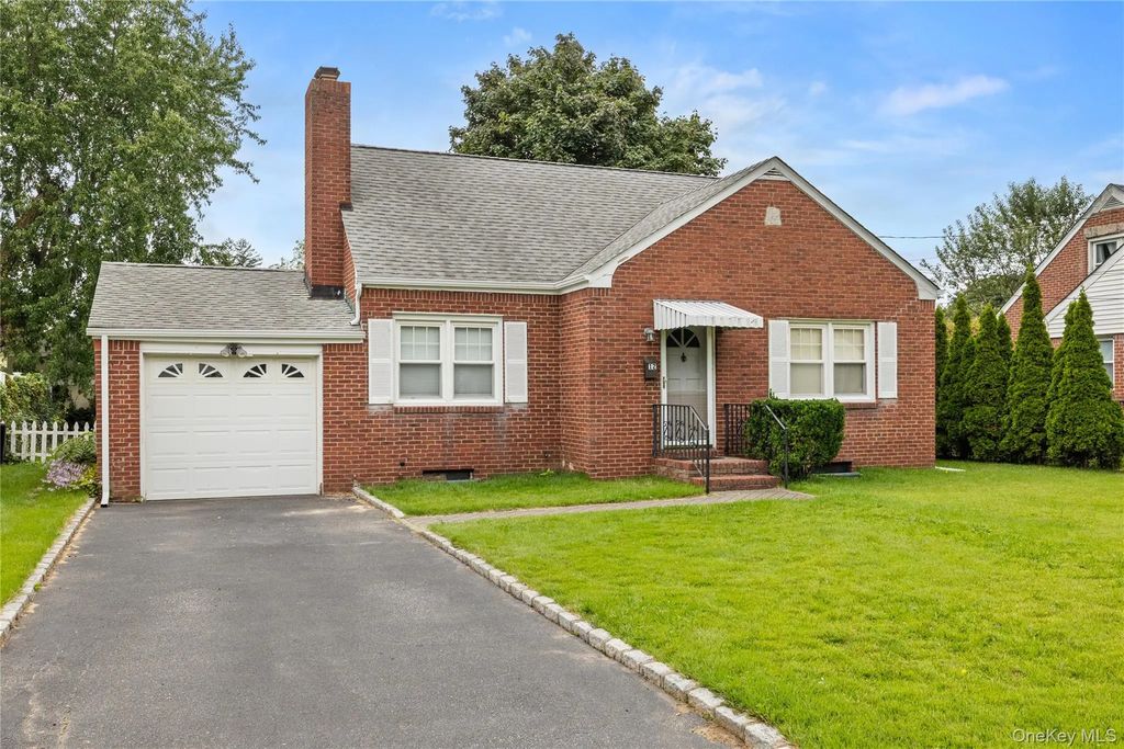 12 Benjamin Avenue, Amityville