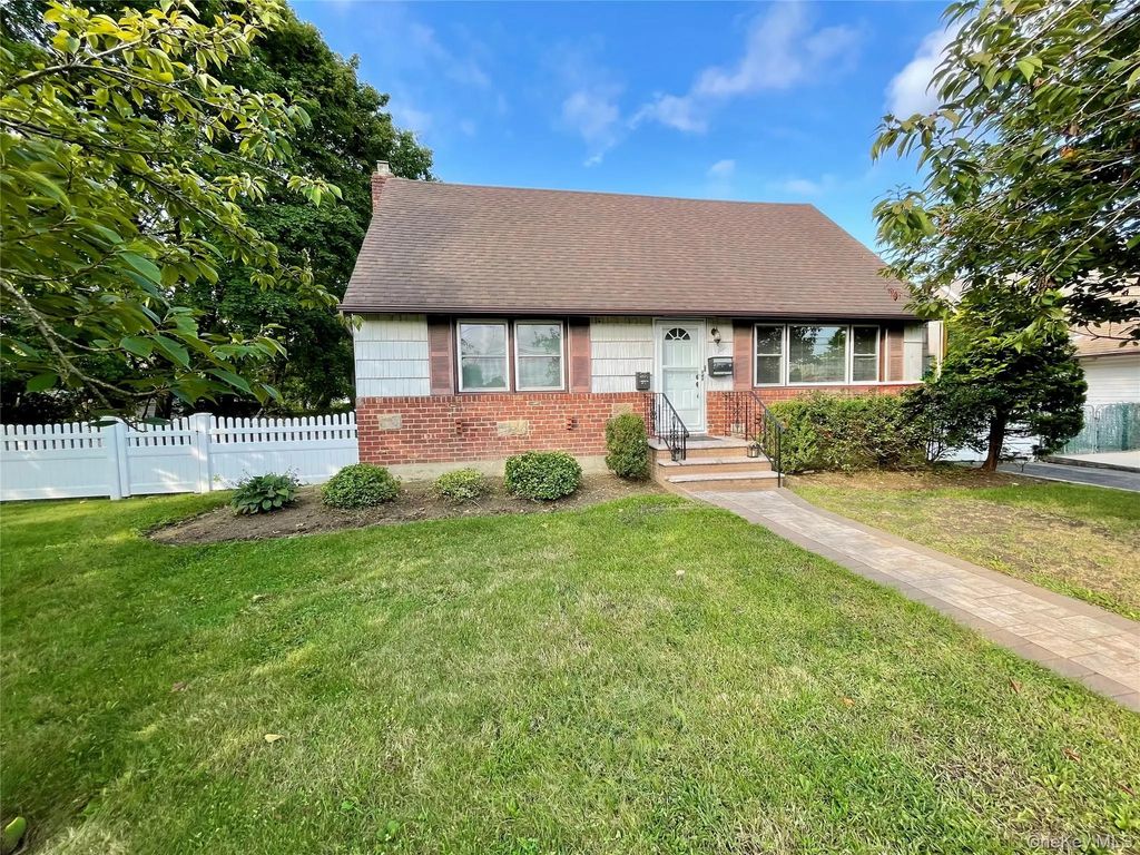 5 Denton Place, Farmingdale