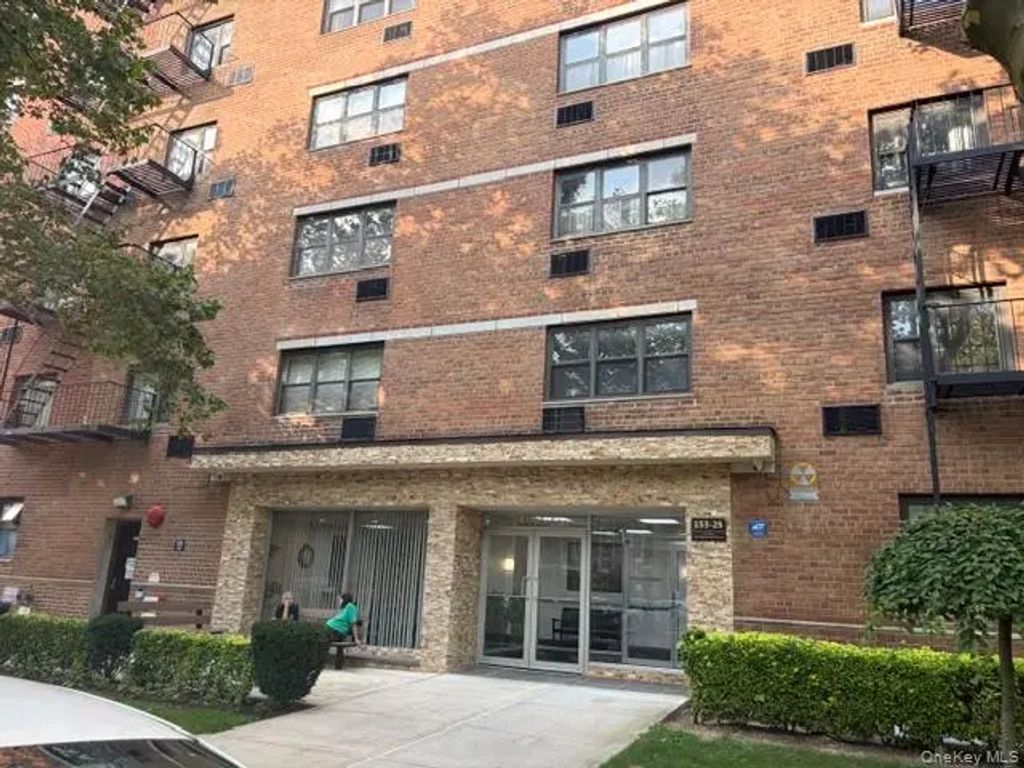 153-25 88 Street # 3f, Howard Beach