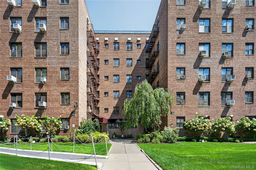 87-19 204th Street # A61, Hollis Hills