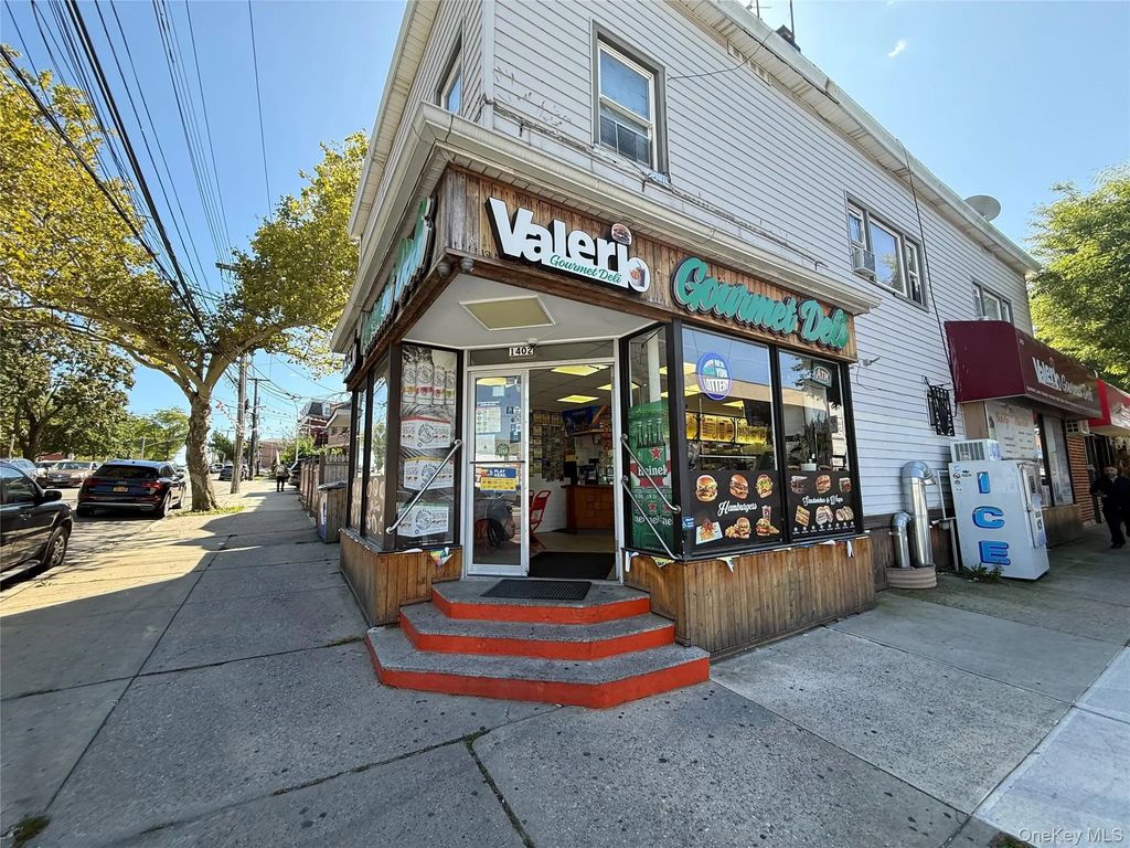 1402 Clintonville Street, Whitestone