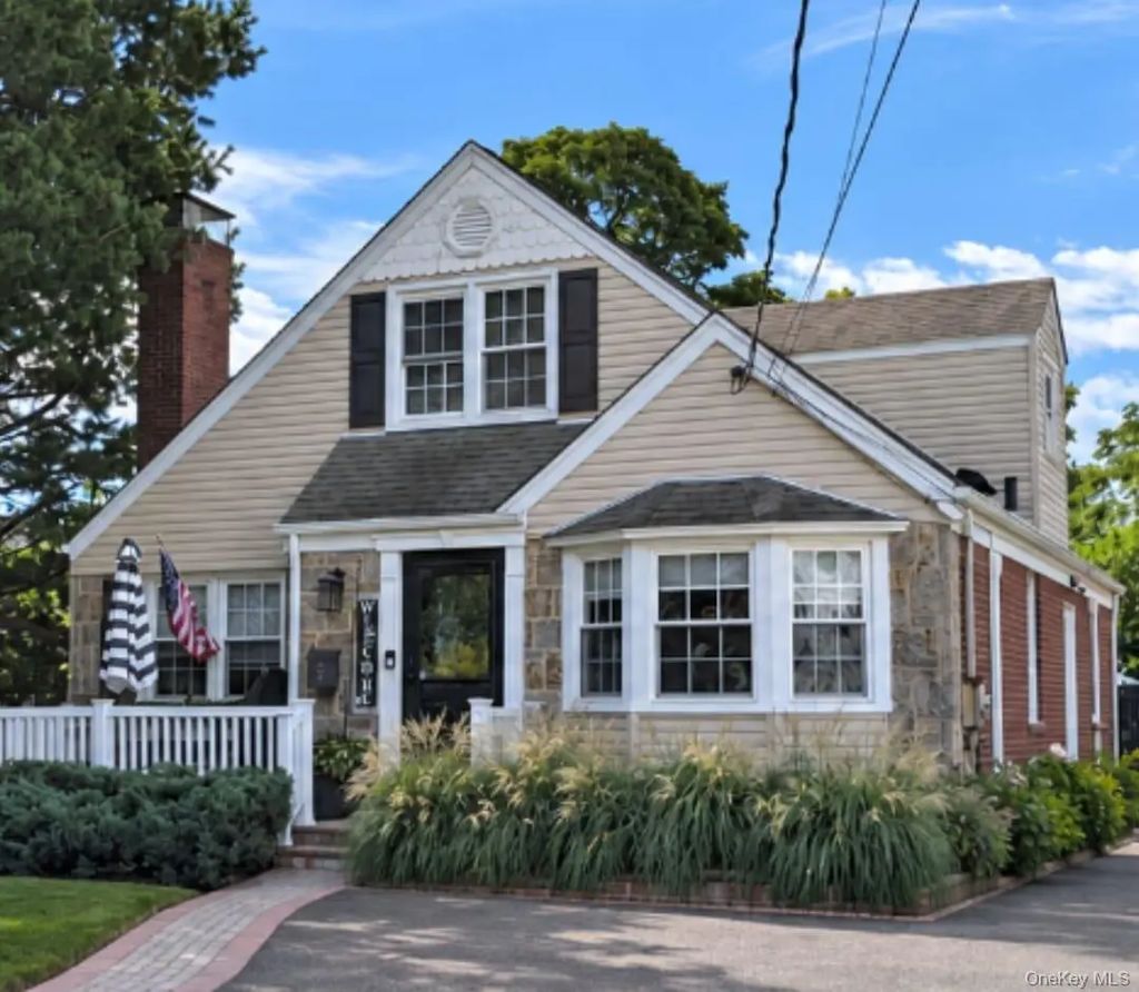 2 Windsor Place, Lynbrook