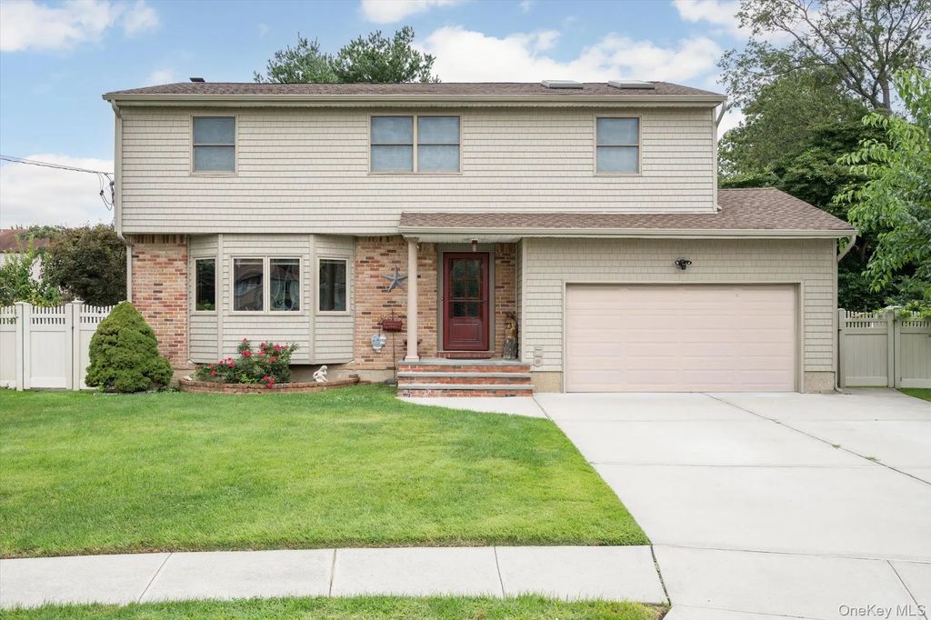 73 Anndom Court, North Babylon
