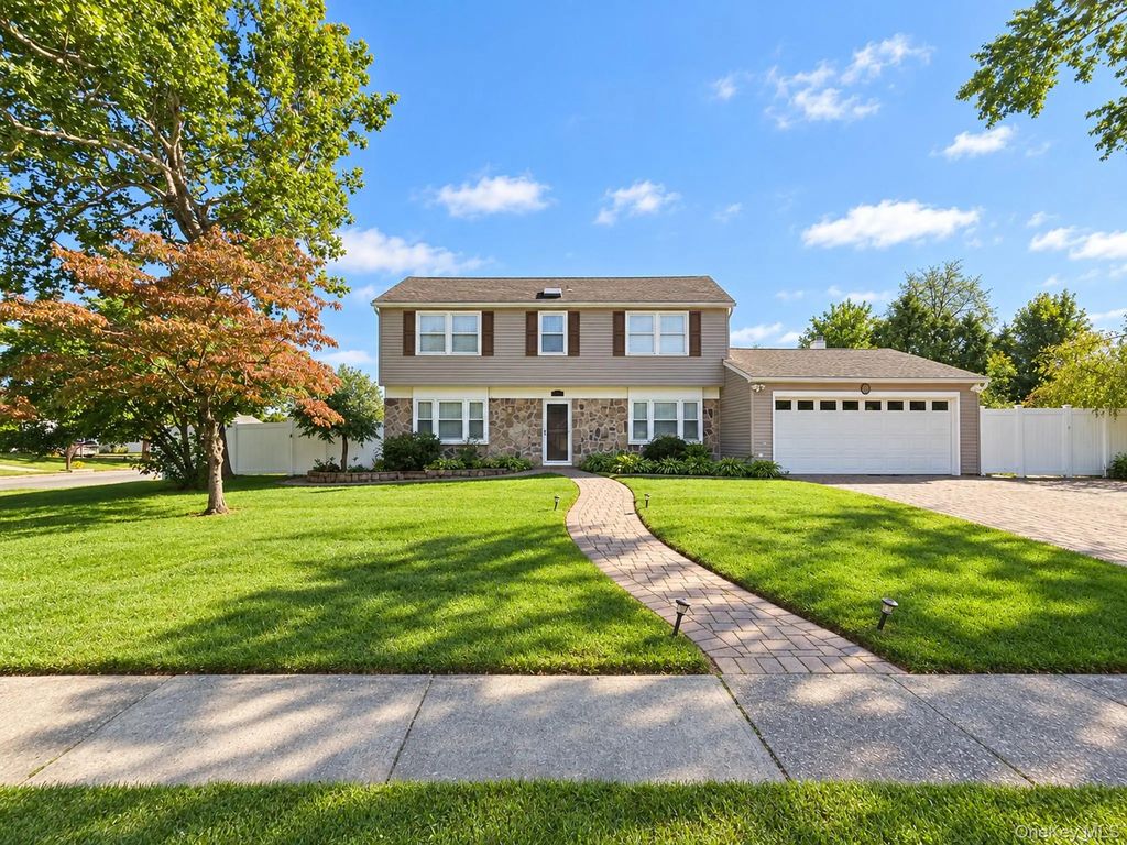2 Teton Place, Lake Grove