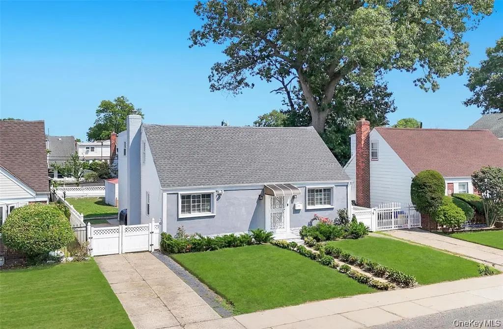 178 Warwick Road, Elmont