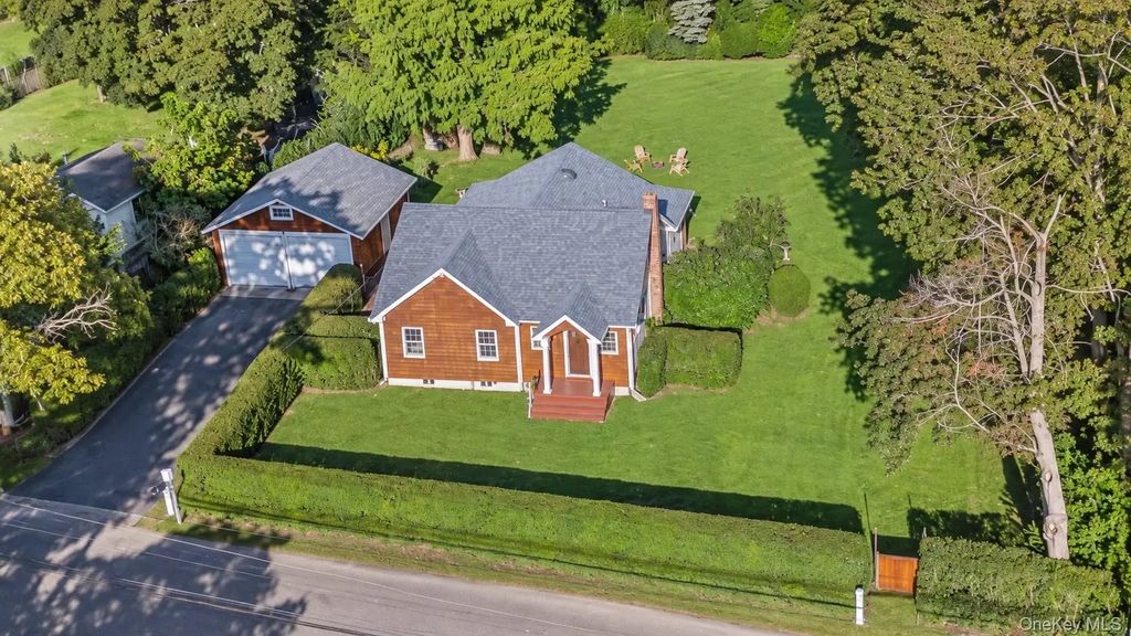 75 Champlin Avenue, Bellport