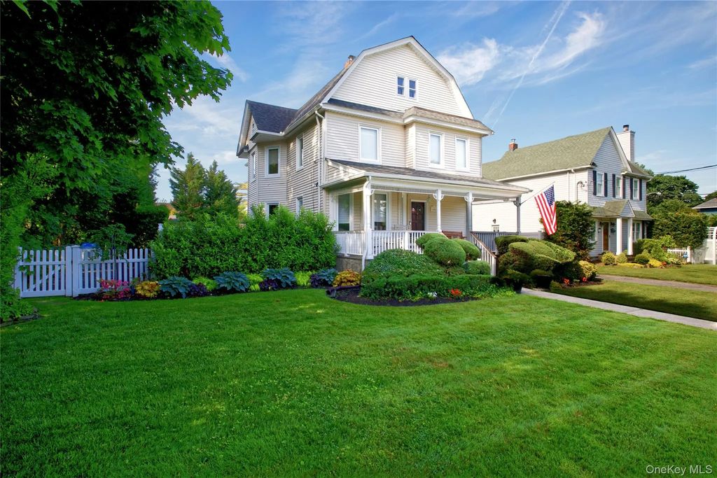 444 Lakeview Avenue, Rockville Centre