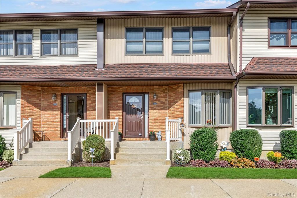 2189 Jerusalem Avenue, Merrick