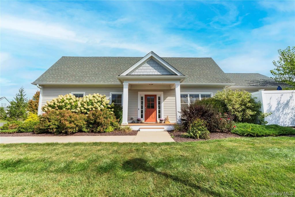 69 Oakwood Lane, Rhinebeck
