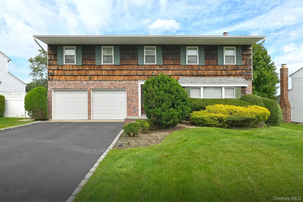 29 Abbot Road, Smithtown
