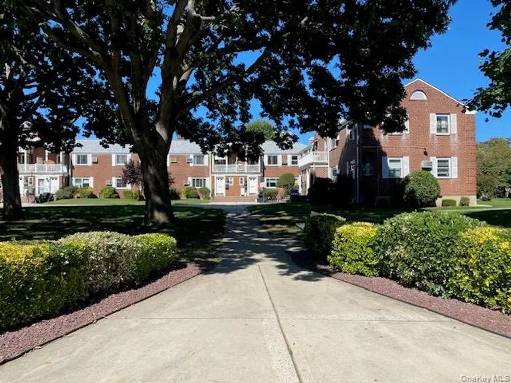 73-61 260th Street # H-1, Glen Oaks
