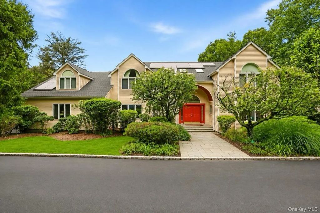 48 Random Farms Circle, Chappaqua