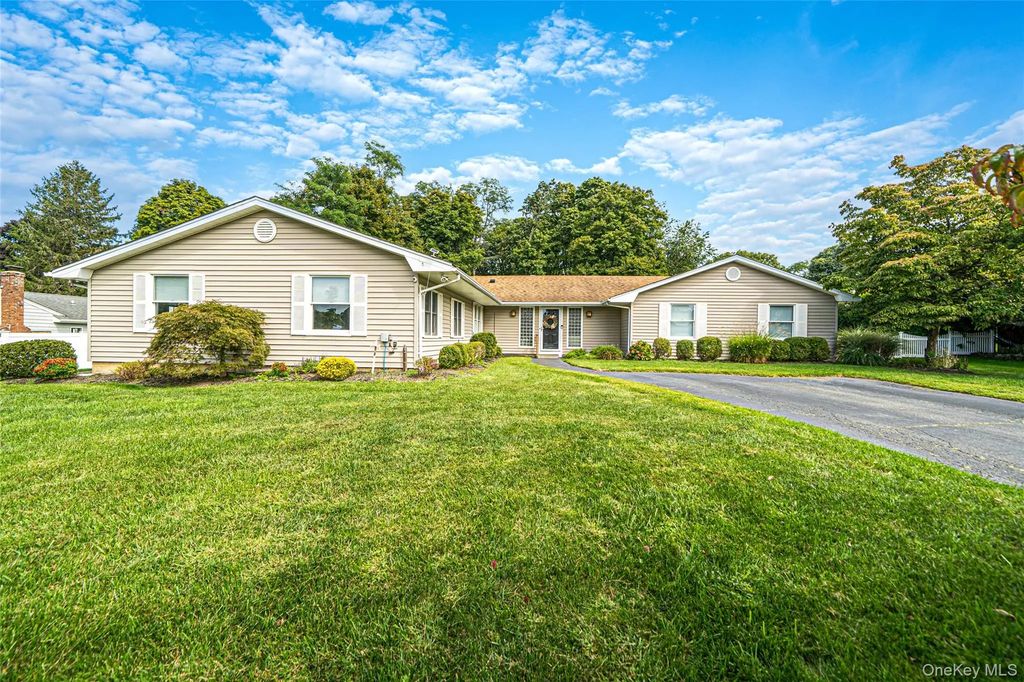 3 Stacy Court, Port Jefferson