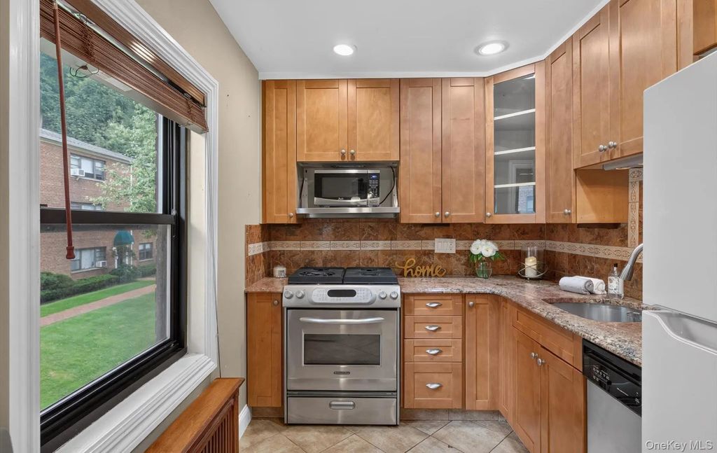 317 Main Street # C, Roslyn Heights
