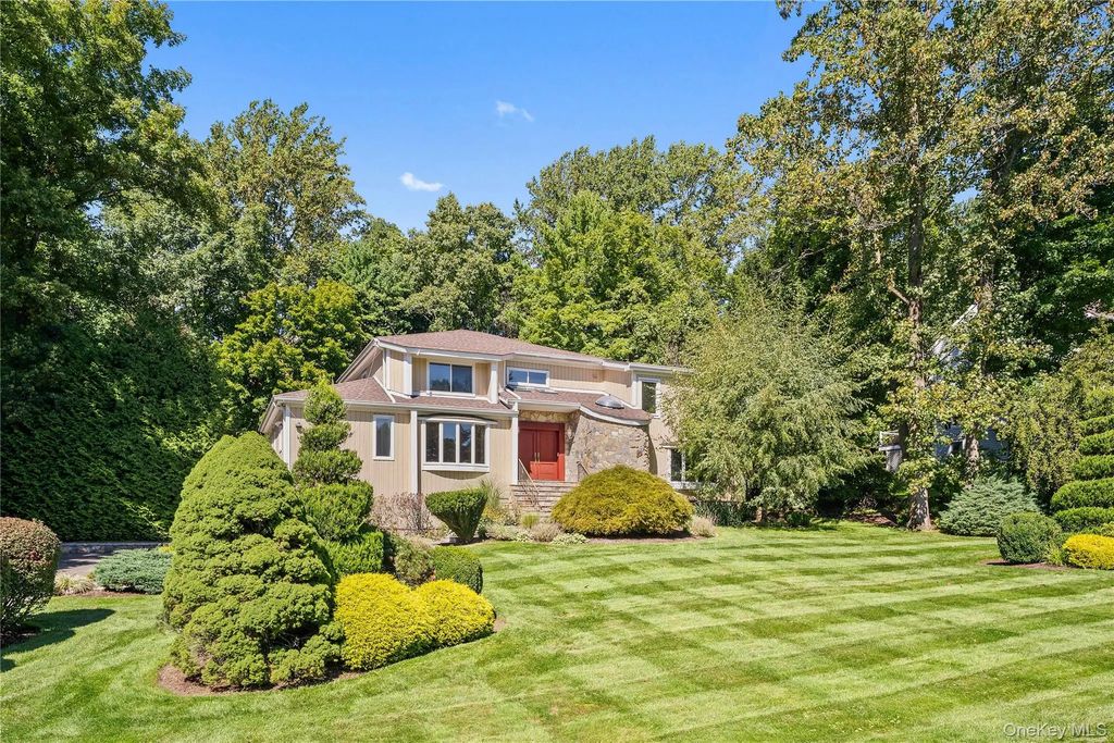 37 Pheasant Run Road, Pleasantville