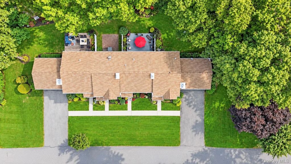 2 Adams Commons, Yaphank