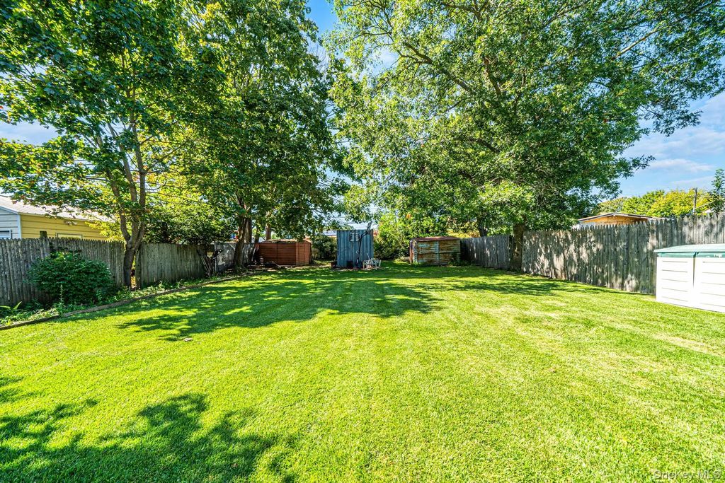 182-a Commack Road, Deer Park