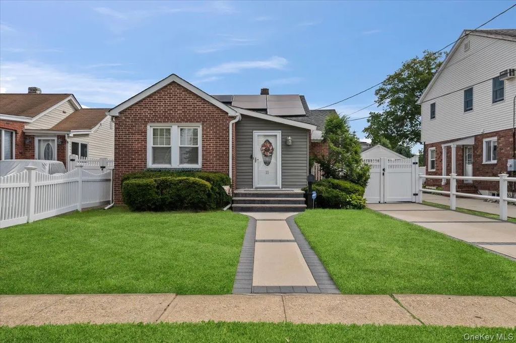 11 Belt Street, North Bellmore