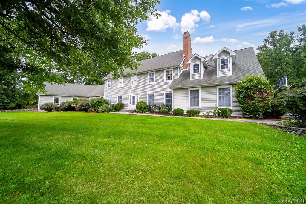 4 Fox Hollow Drive, Blooming Grove
