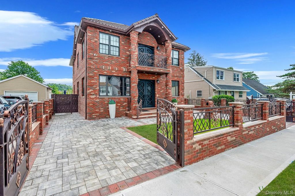 183 Arthur Avenue, Floral Park