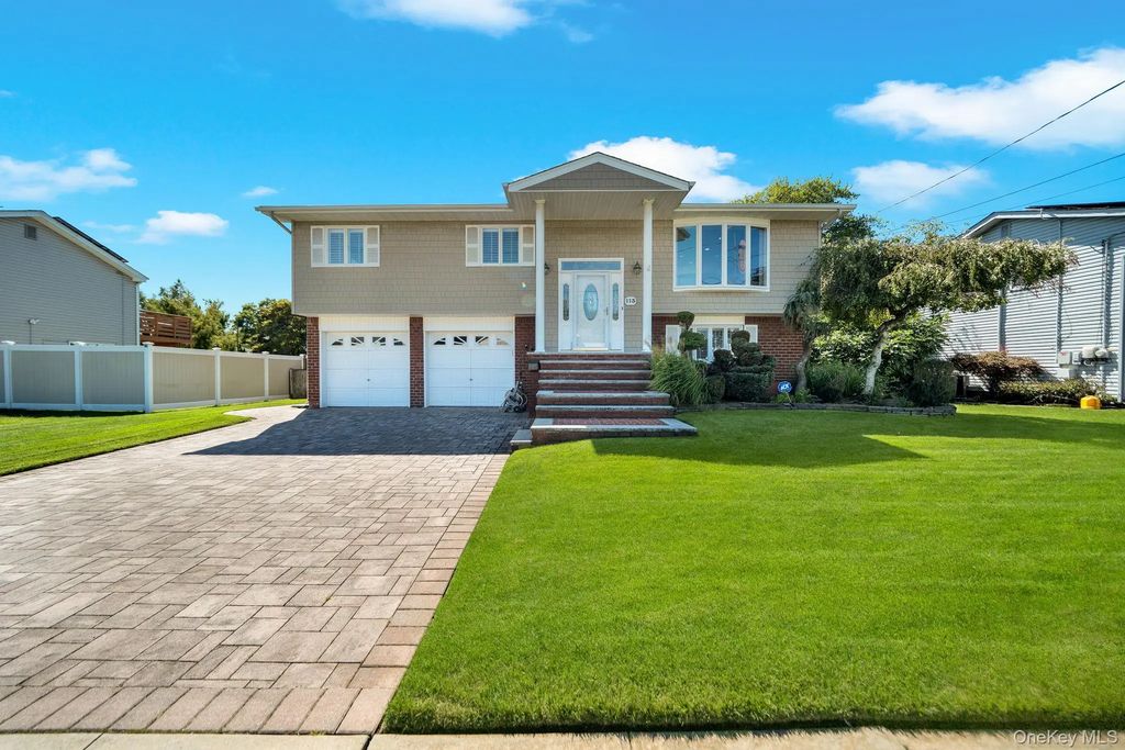 113 N Lewis Avenue, Lindenhurst
