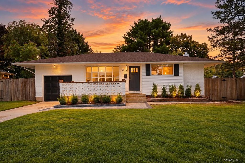 21 Dewey Road, Commack