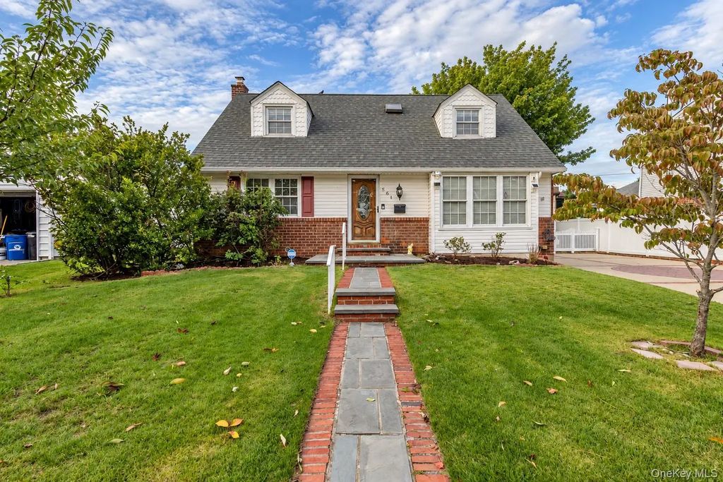 561 Parker Avenue, Levittown