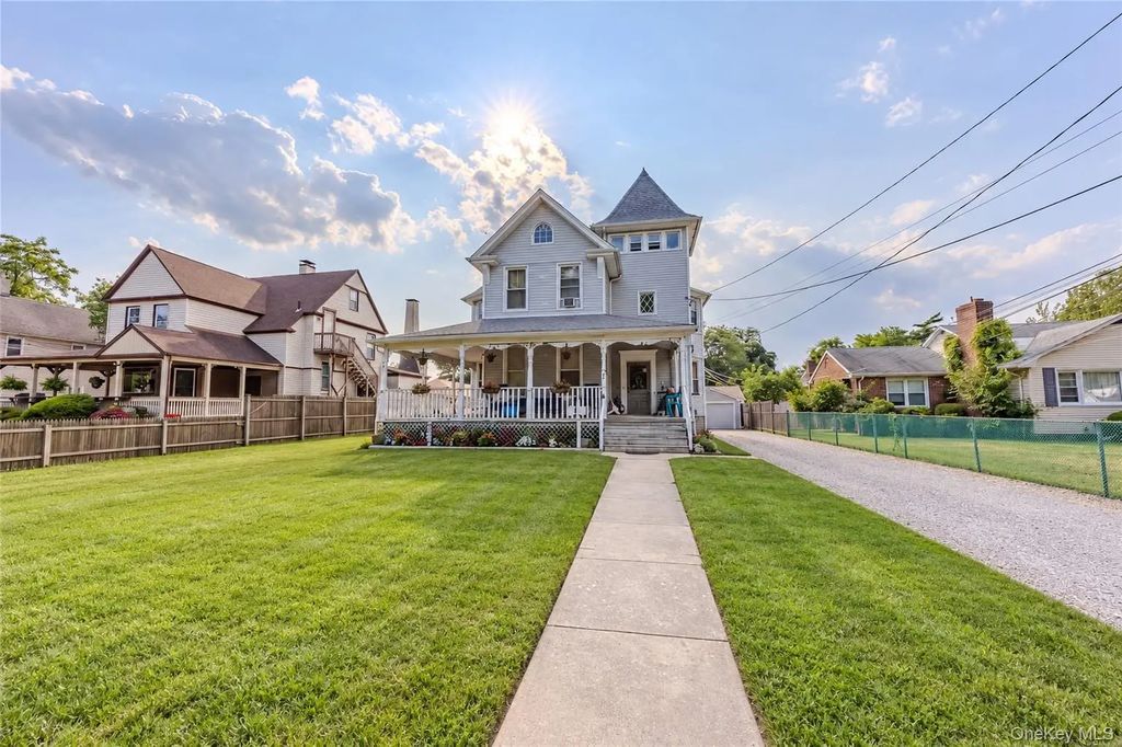 38 Park Avenue, Amityville