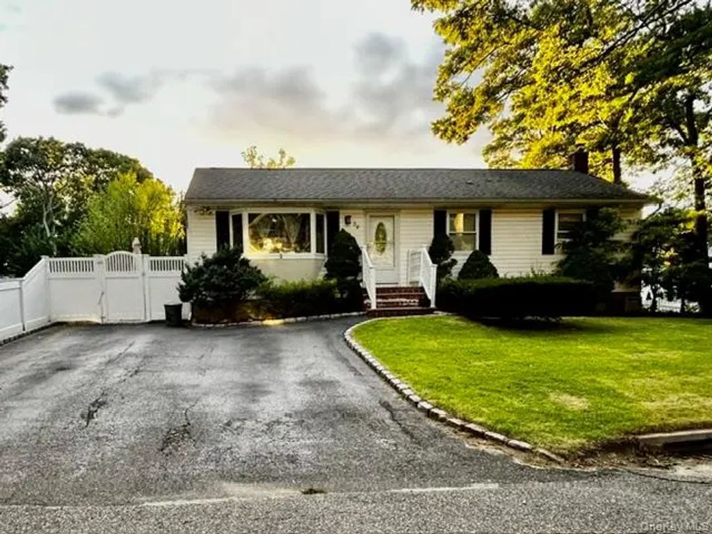 30 Orchard Drive, Farmingville