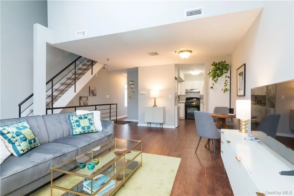 100 Chatterton Avenue # 4, White Plains