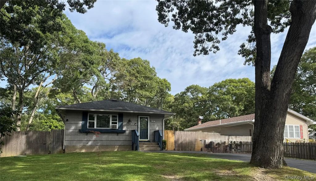 129 Shinnecock Avenue, Mastic