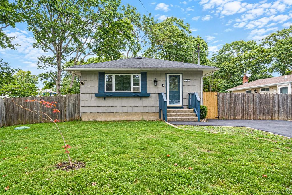 129 Shinnecock Avenue, Mastic