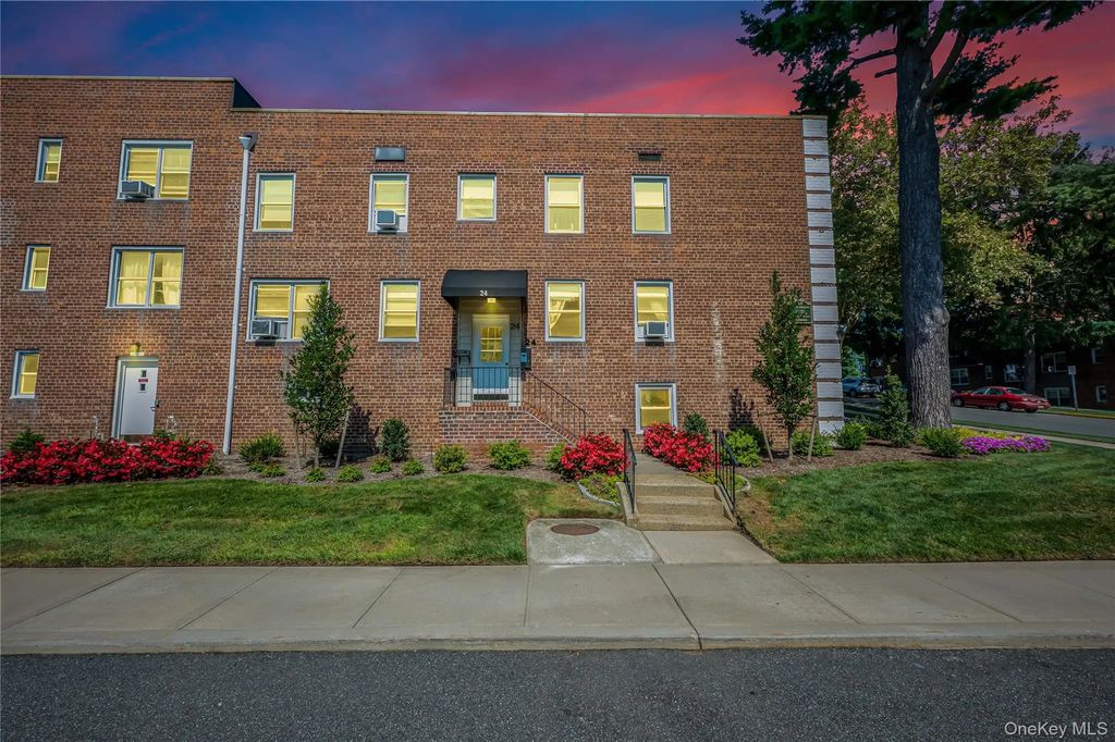 24 Edwards Street, # 1g, Roslyn Heights