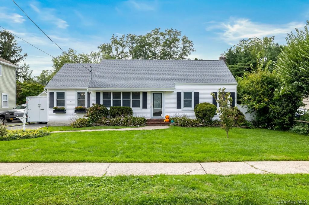 627 6th Street, East Northport