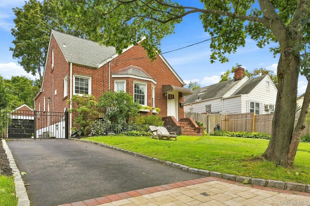 116 Wyman Avenue, Huntington Station