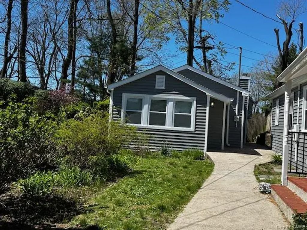21 West Drive, Port Washington