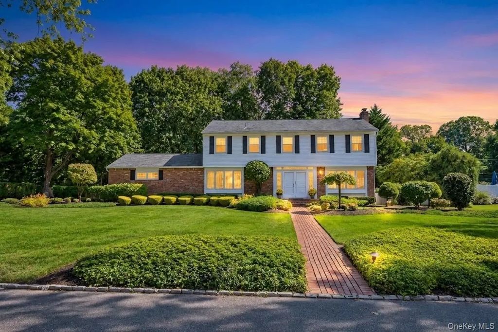 28 S Lot Road, Smithtown