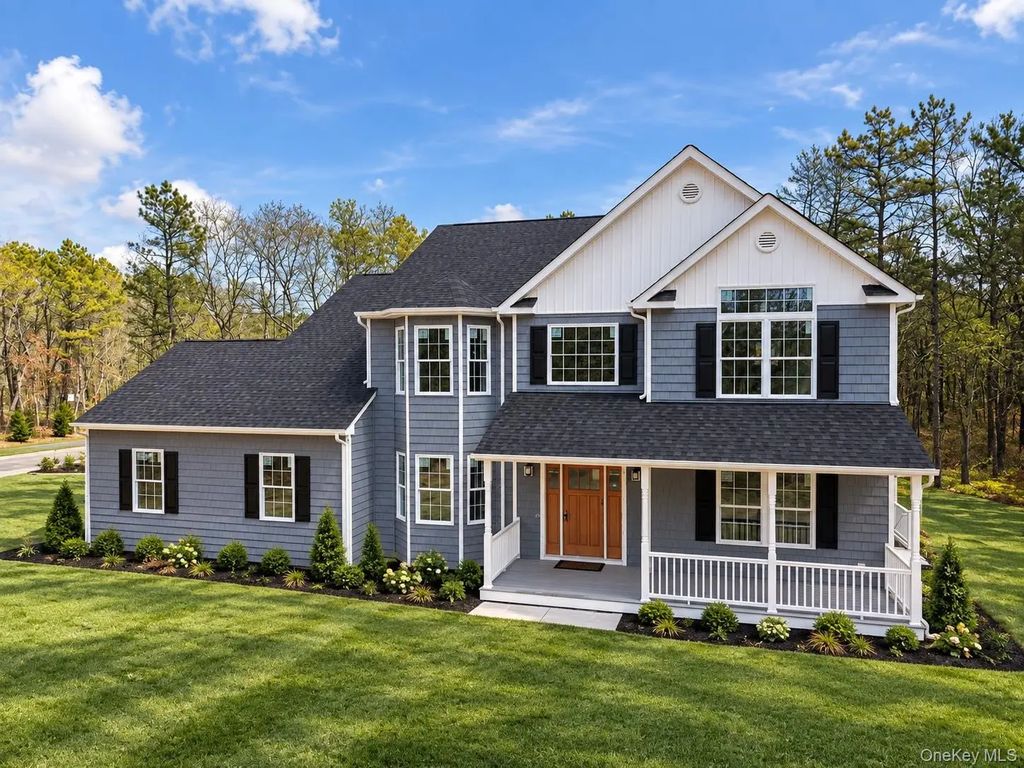 2 Mini Court, Manorville