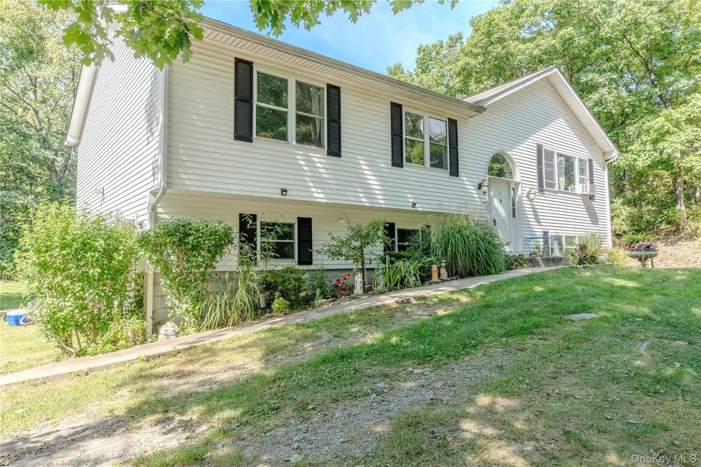 167 Pine Hill Road, Pleasant Valley