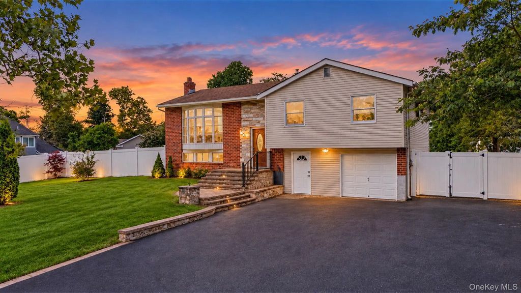 3 Richlee Drive, East Northport