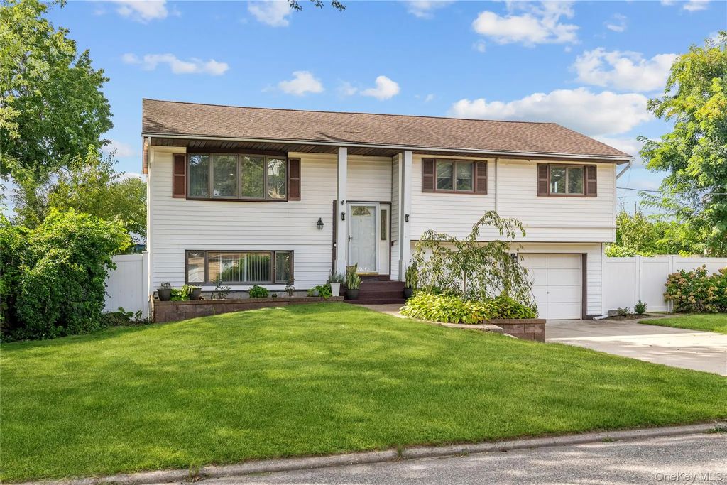 34 Bellwood Avenue, Centereach