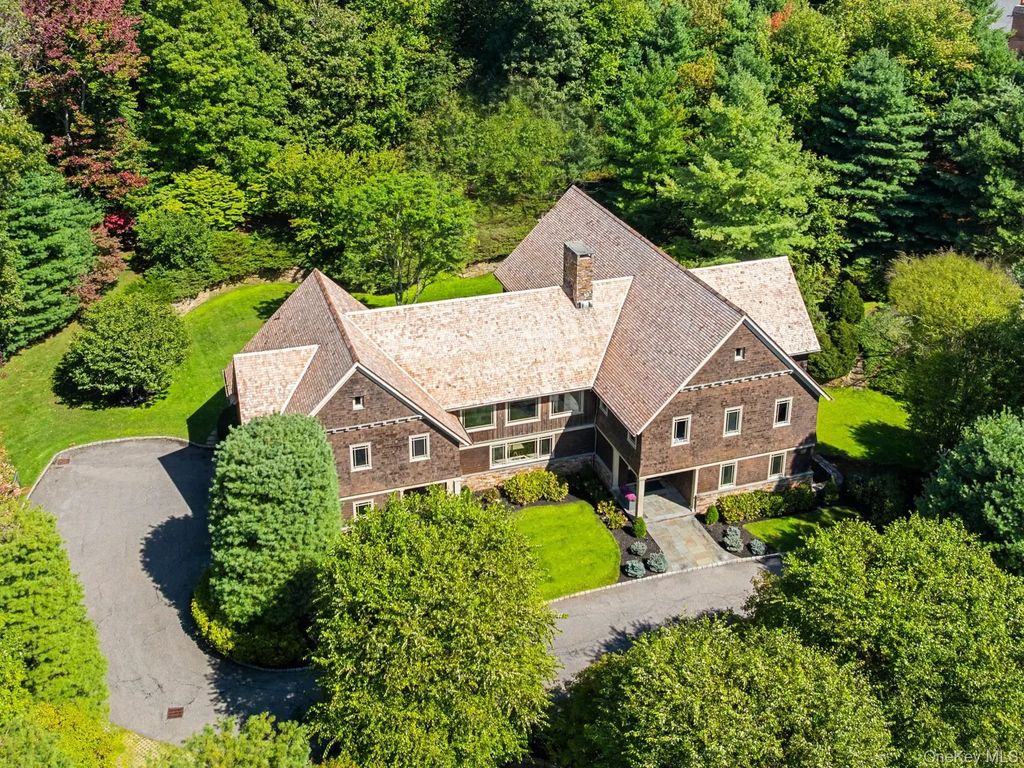 2 Hollow Ridge Road, Armonk