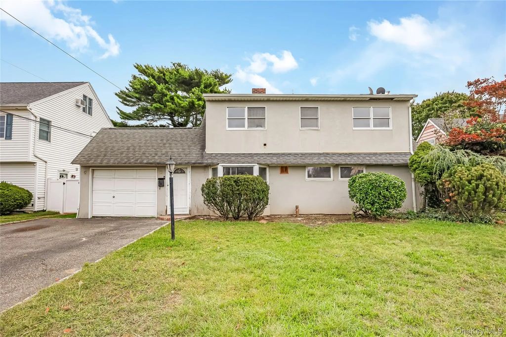22 Tarry Lane, Levittown