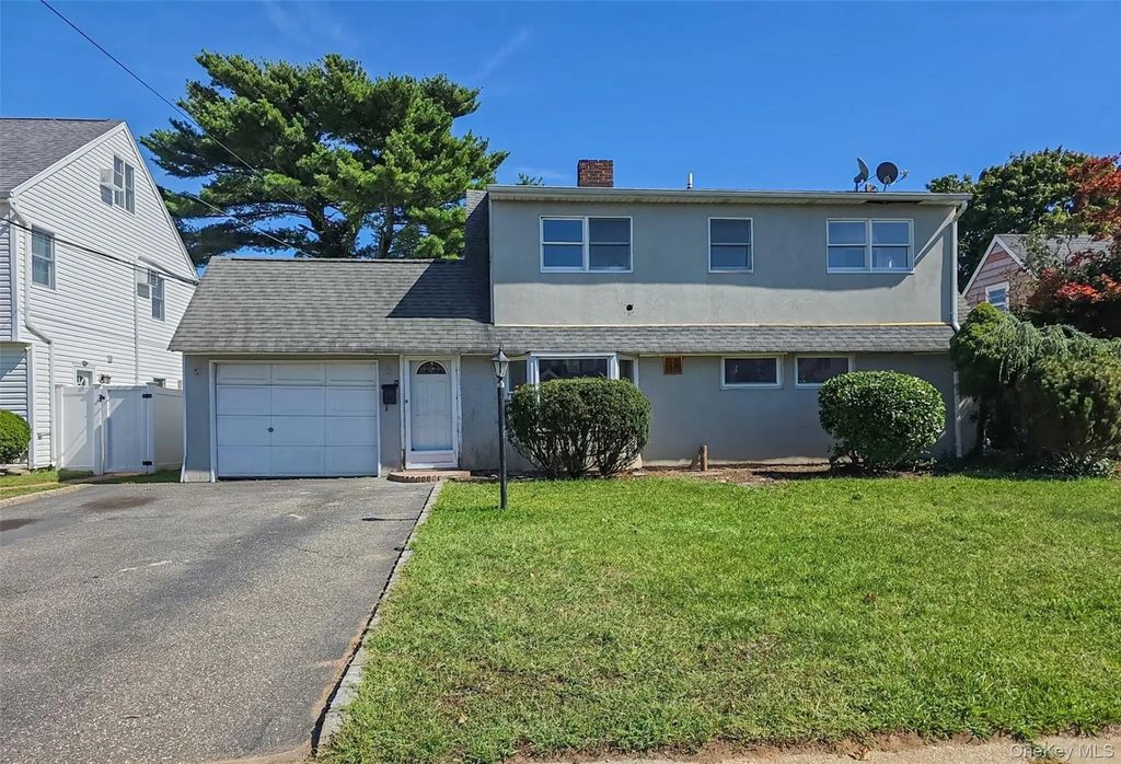 22 Tarry Lane, Levittown