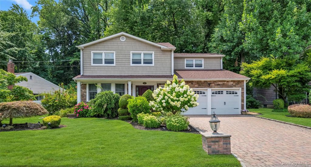 67 Reed Drive, Roslyn