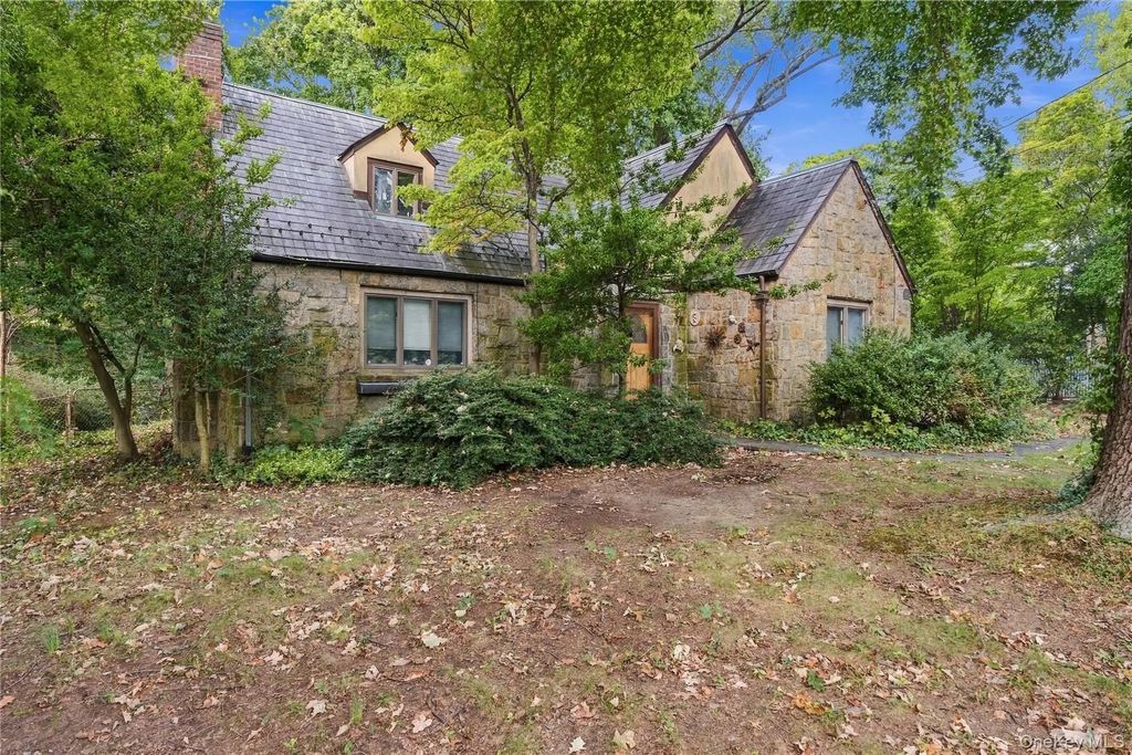 116 Huntington Road, Port Washington